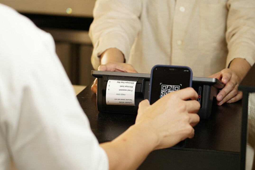 Contactless card payment at a counter